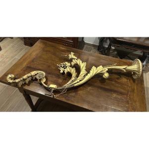 Importanti torcieri da palazzo dorati e riccamente intagliati, Italia centrale del XVII secolo.