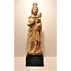 Statuette En Albâtre Moitié Du XVe Siècle, Reproduisant Le Simulacre De La Vierge Du Trapani 