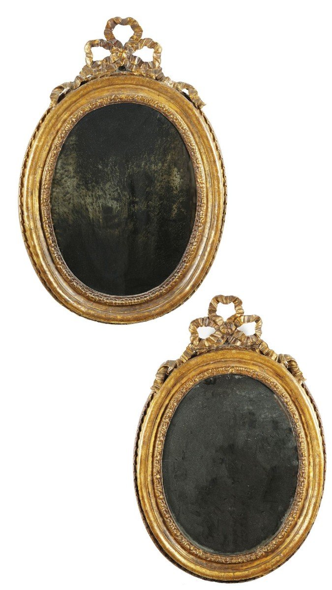 Coppia di specchiere Ovali. legno dorato Napoli XVIII Secolo