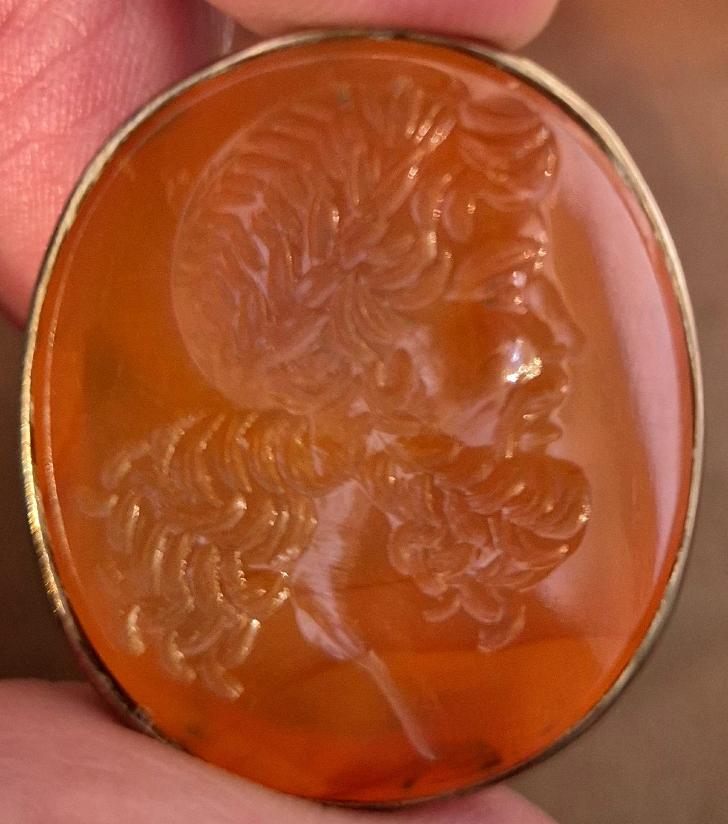 Anello in oro 9ct con intaglio in corniola Zeus