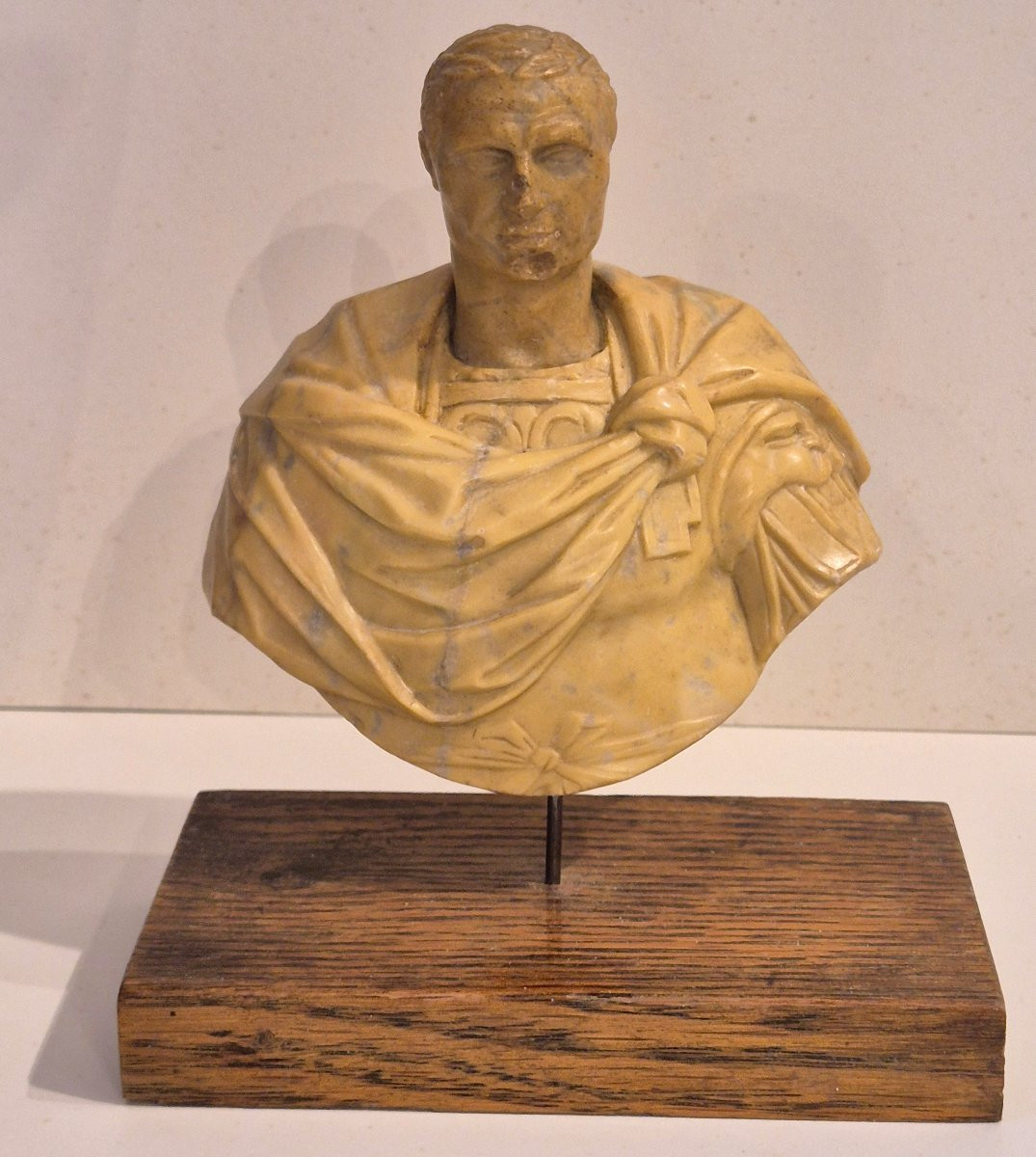 Busto di imperatore in marmo giallo antico Grand Tour XIX secolo-photo-3