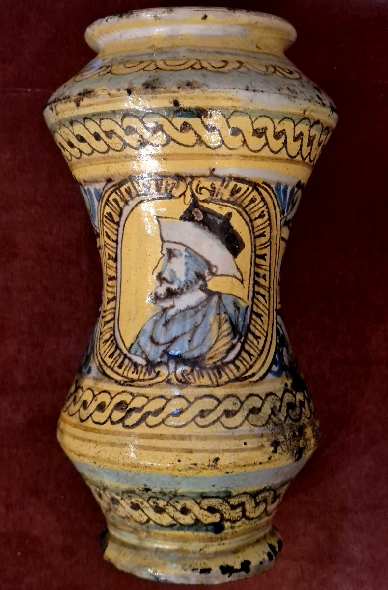 Albarello maiolica Burgio Sicilia XVII secolo Nicolò Lo Cascio 1679