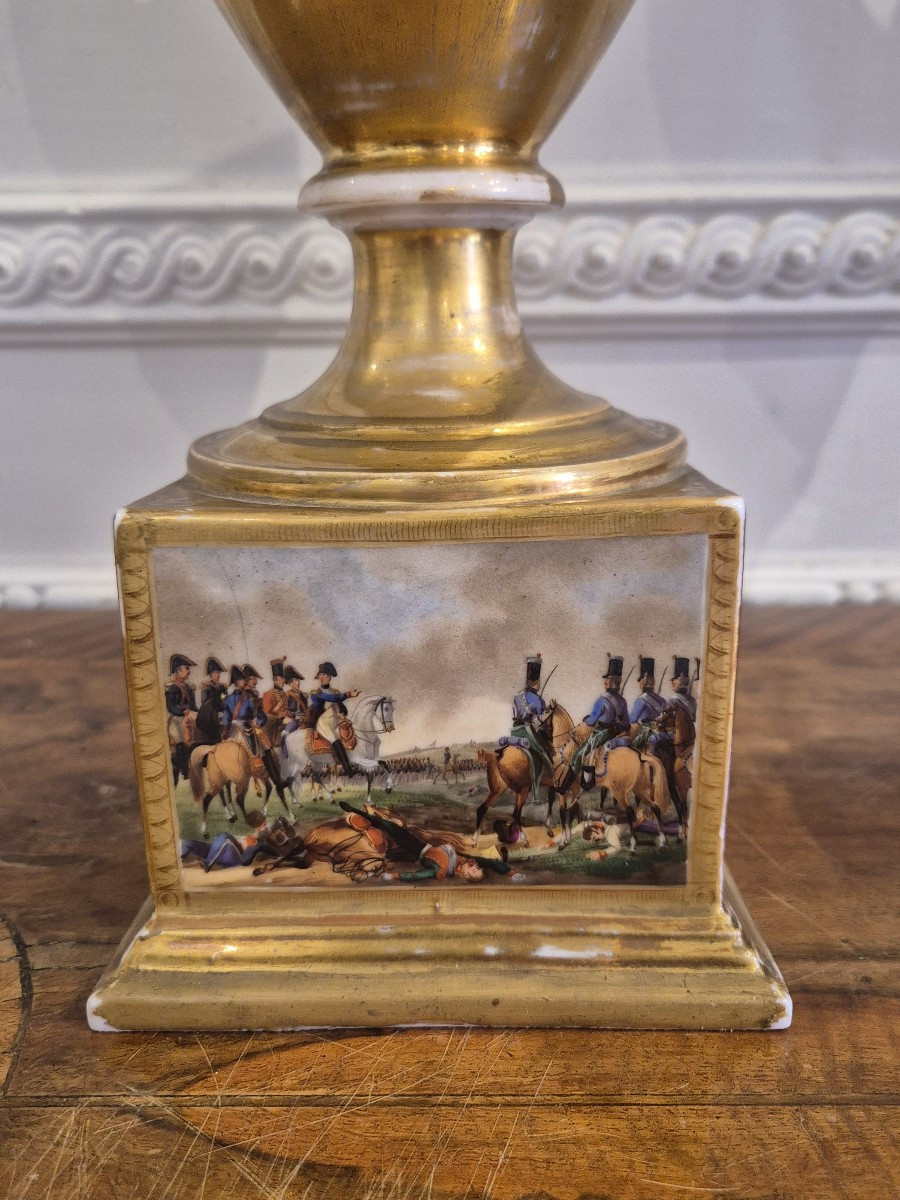 Coppia di vasi neoclassici, con scene napoleoniche, porcellana Francia XIX Secolo -photo-2