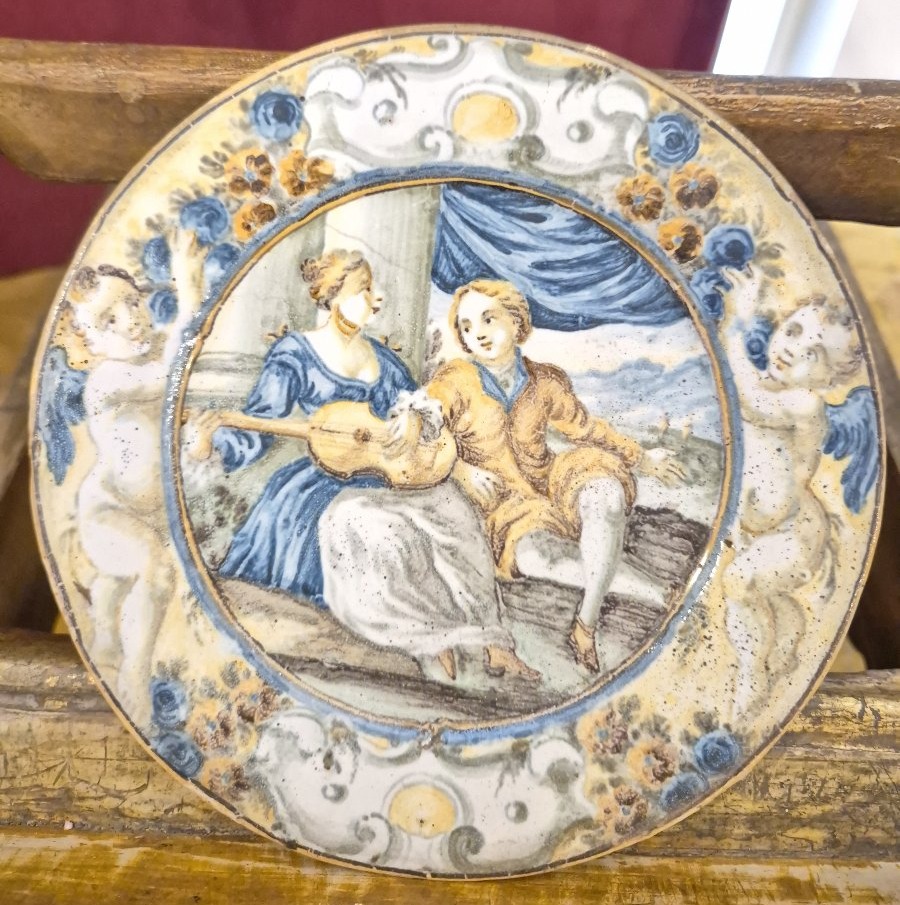 Piattino in maiolica Castelli XVIII secolo 