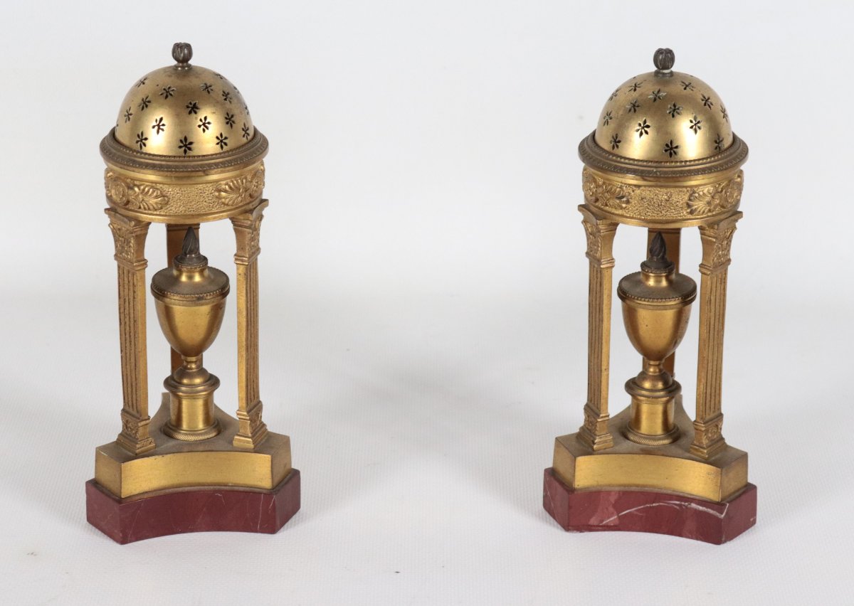 Coppia di bruciaprofumi bronzo dorato Impero Francia o area baltica XIX secolo