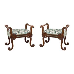 Coppia di sgabelli , Mogano intagliato. Toscana (?) XIX Secolo grand tour