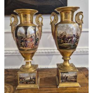 Coppia di vasi neoclassici, con scene napoleoniche, porcellana Francia XIX Secolo 