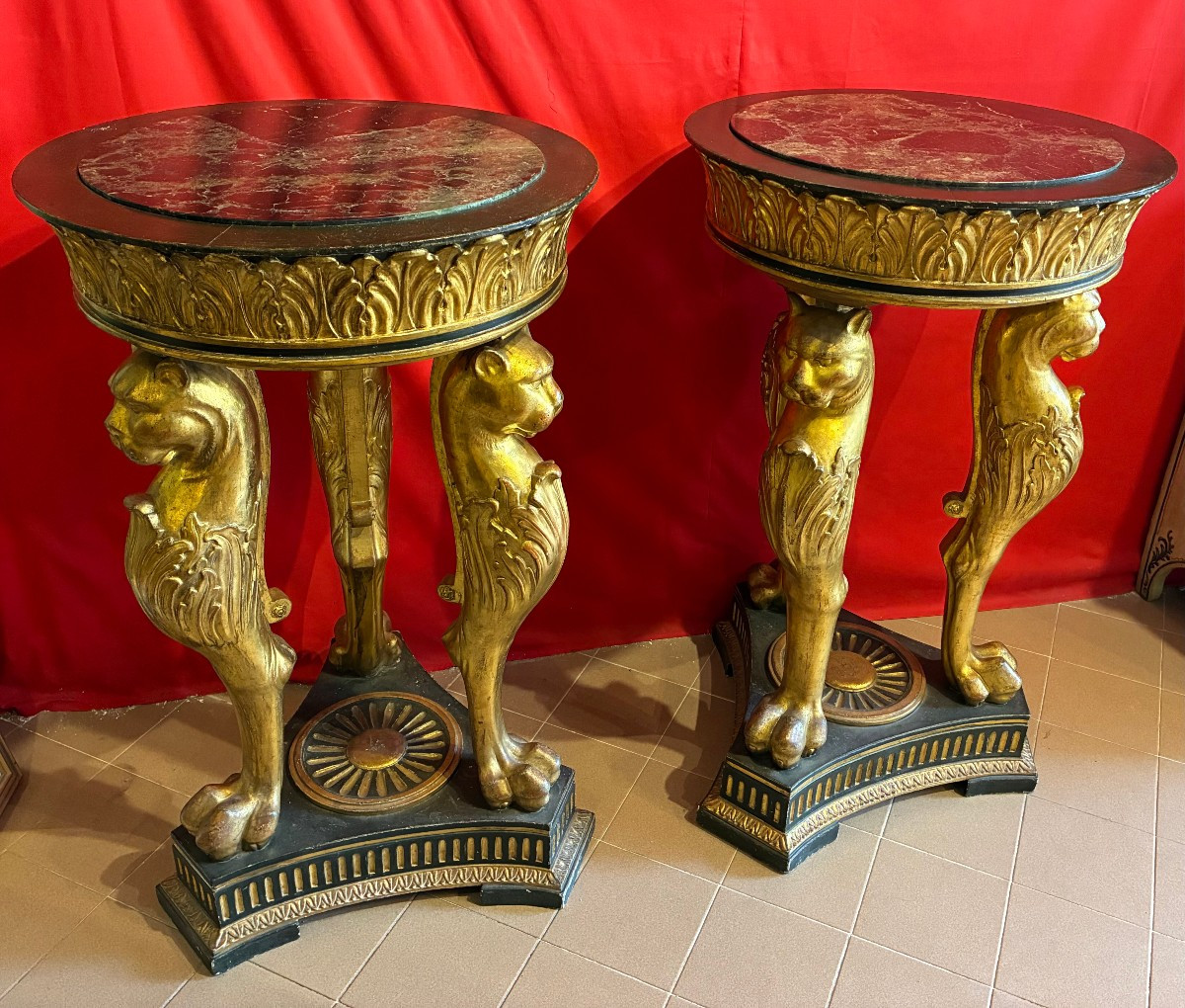 coppia di gueridon in legno laccato e dorato primo impero