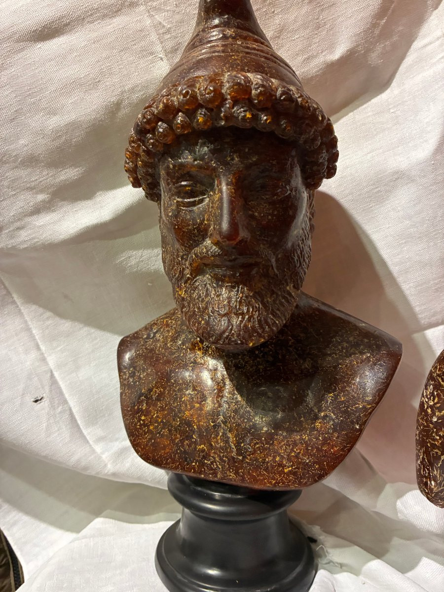 coppia di mezzi busti in ambra raffiguranti ulisse e minerva-photo-3