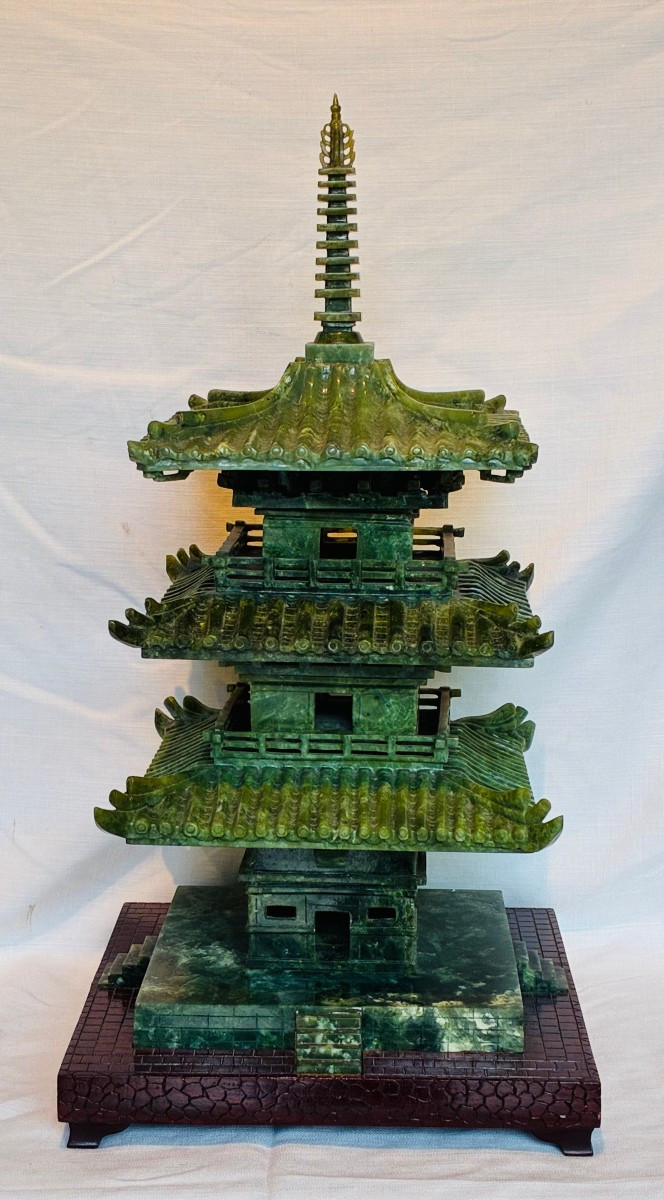 pagoda in giada di provenienza cinese XIX secolo