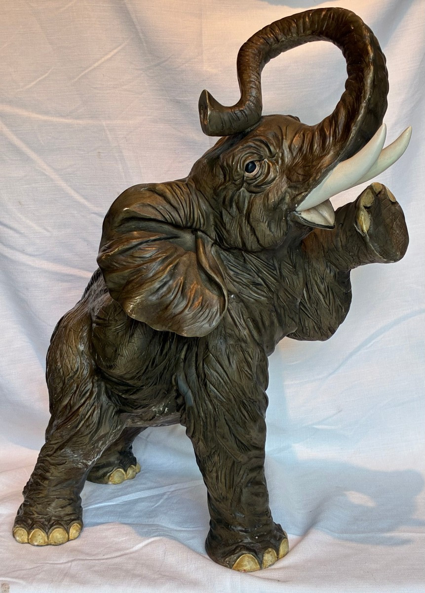 elefante in gres di provenienza italiana eseguito agli inizi del XX secolo