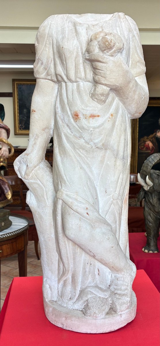 marmo statuario di carrara raffigurante giovane donna inizi del XVI secolo