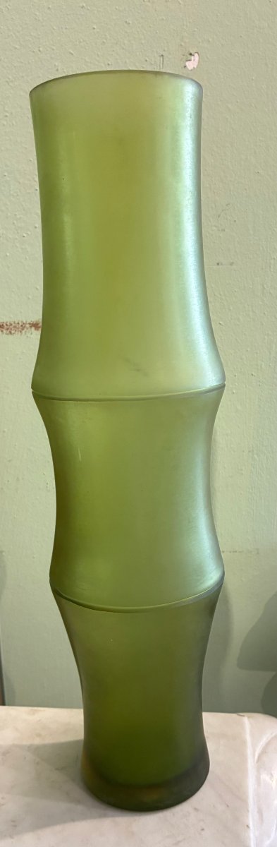trattasi di un vaso di murano anni 70, chiamato Arcade firmato Ivan Bay