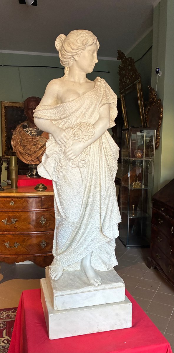 statua in marmo di carrara di provenienza toscana XIX raffigurante giovane fanciulla