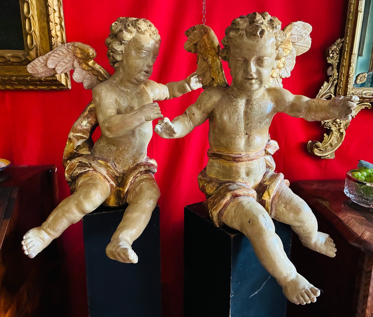 coppia di angeli in legno laccato e dorato lombardia XVII secolo