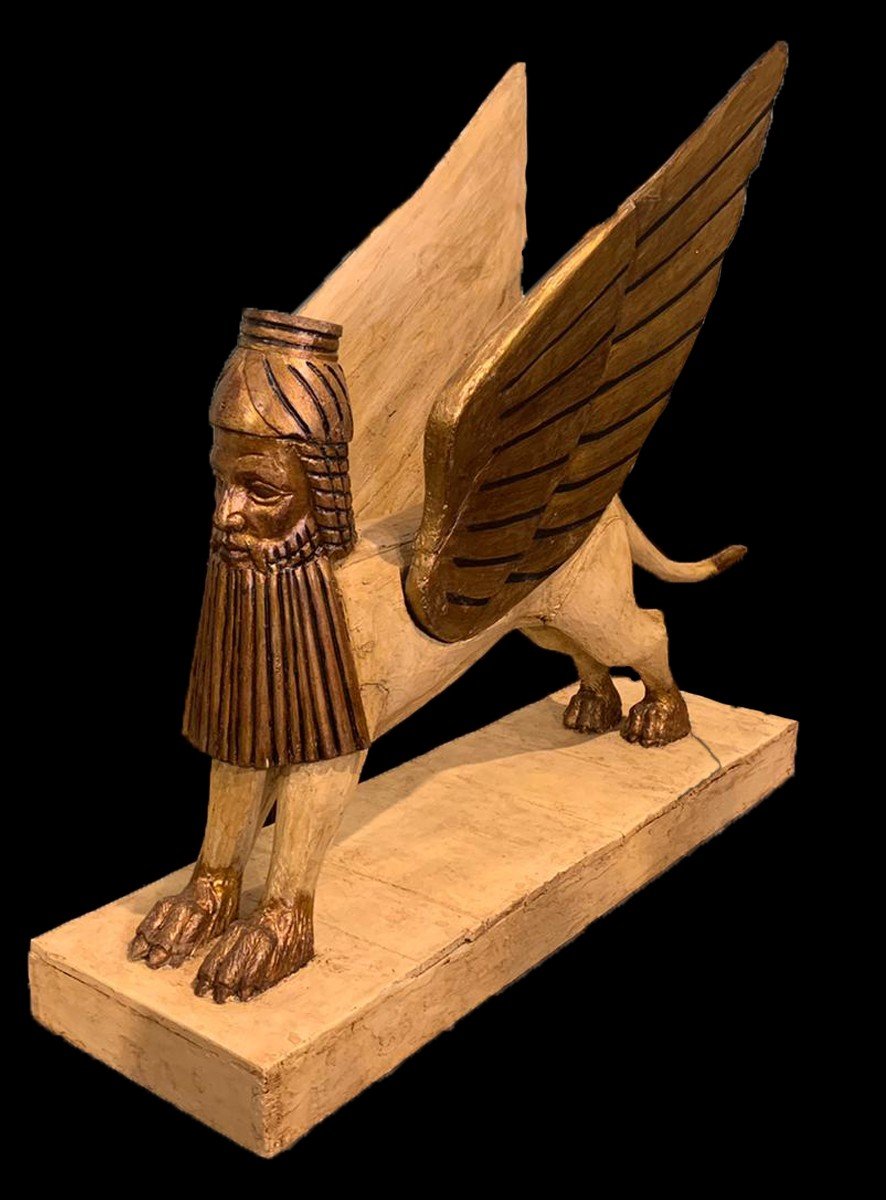 Sphinx Ailé, En Bois Laqué Et Doré, Utilisé à Des Fins Théâtrales