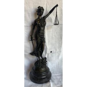 bronzo raffigurante dea della giustizia 