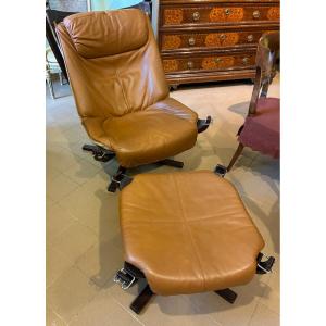 poltrona Frau modello Falcon anni 80, con pouff