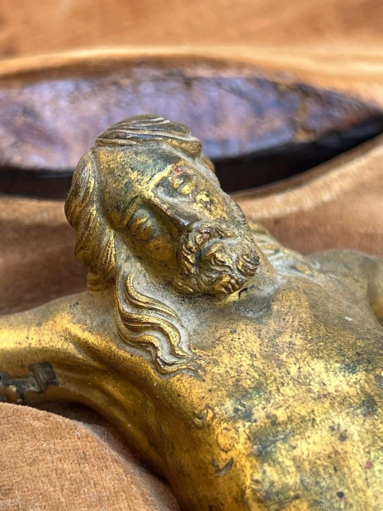 Crocifisso in bronzo ed oro del XVII secolo-photo-5