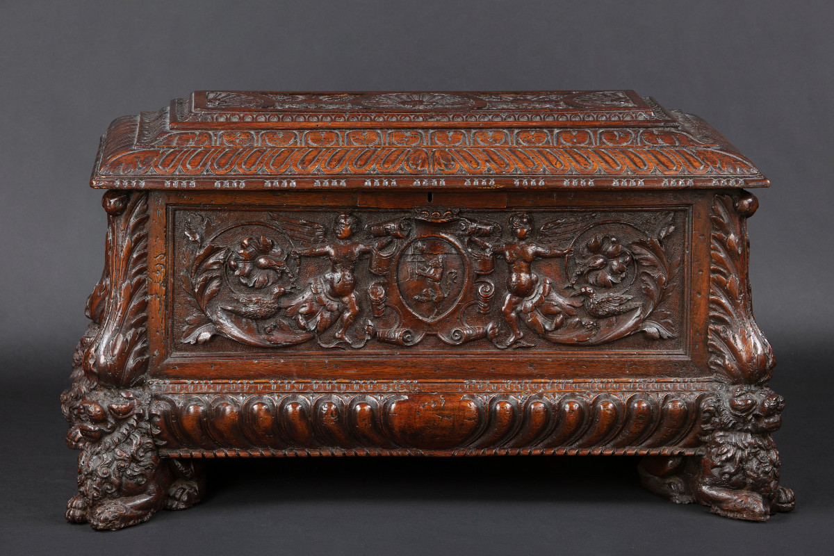 Cassetta nuziale riccamente intagliata, manifattura toscana del secolo XVI
