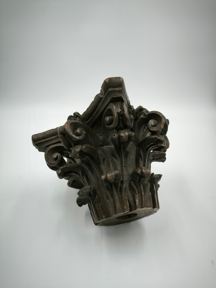 Quattro capitelli intagliati in noce, manifattura del secolo XVIII-photo-1