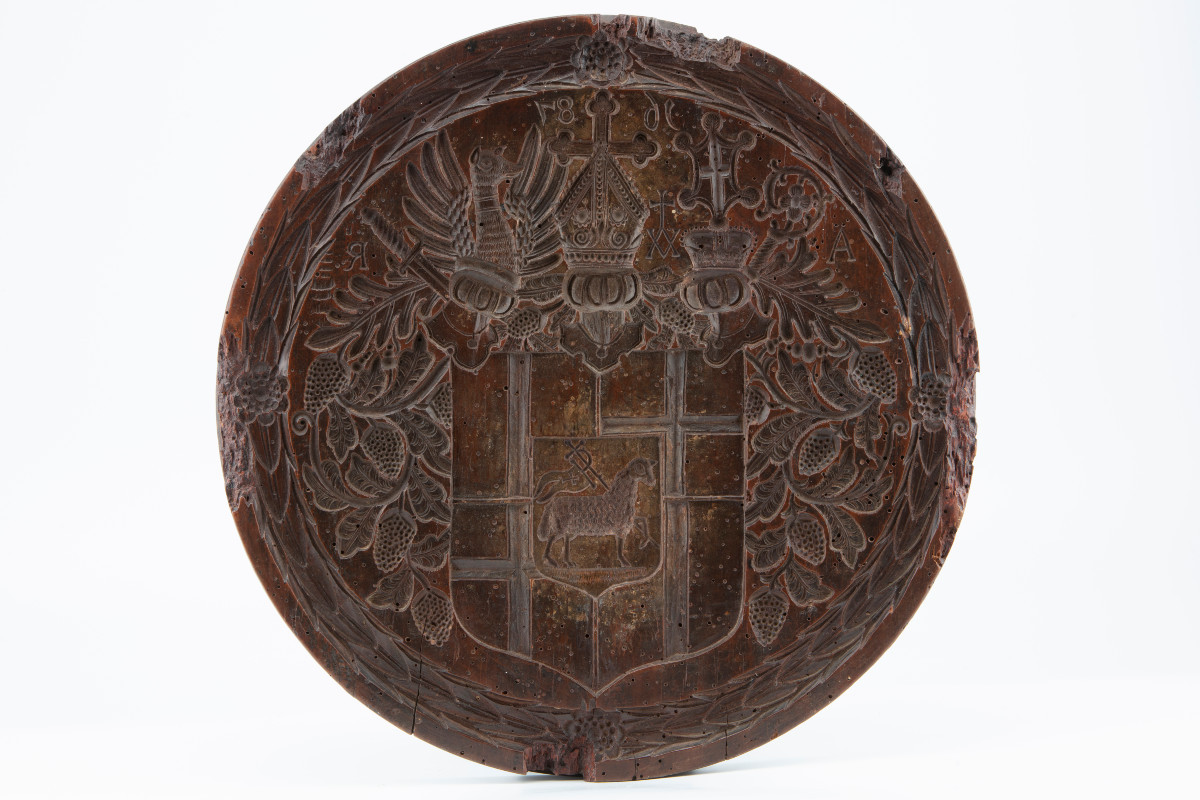 Grande sigillo in legno di manifattura tedesca intagliato recto - verso e datato 1687.-photo-2