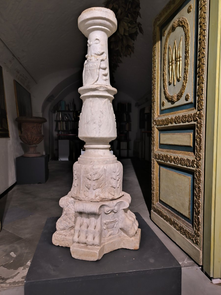 Base di candelabro in marmo. Italia settentrionale, secolo XVI.-photo-2