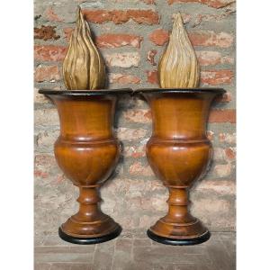 Coppia di fregi da teatro decorati a guisa di braceri ardenti, manifattura del secolo XIX.