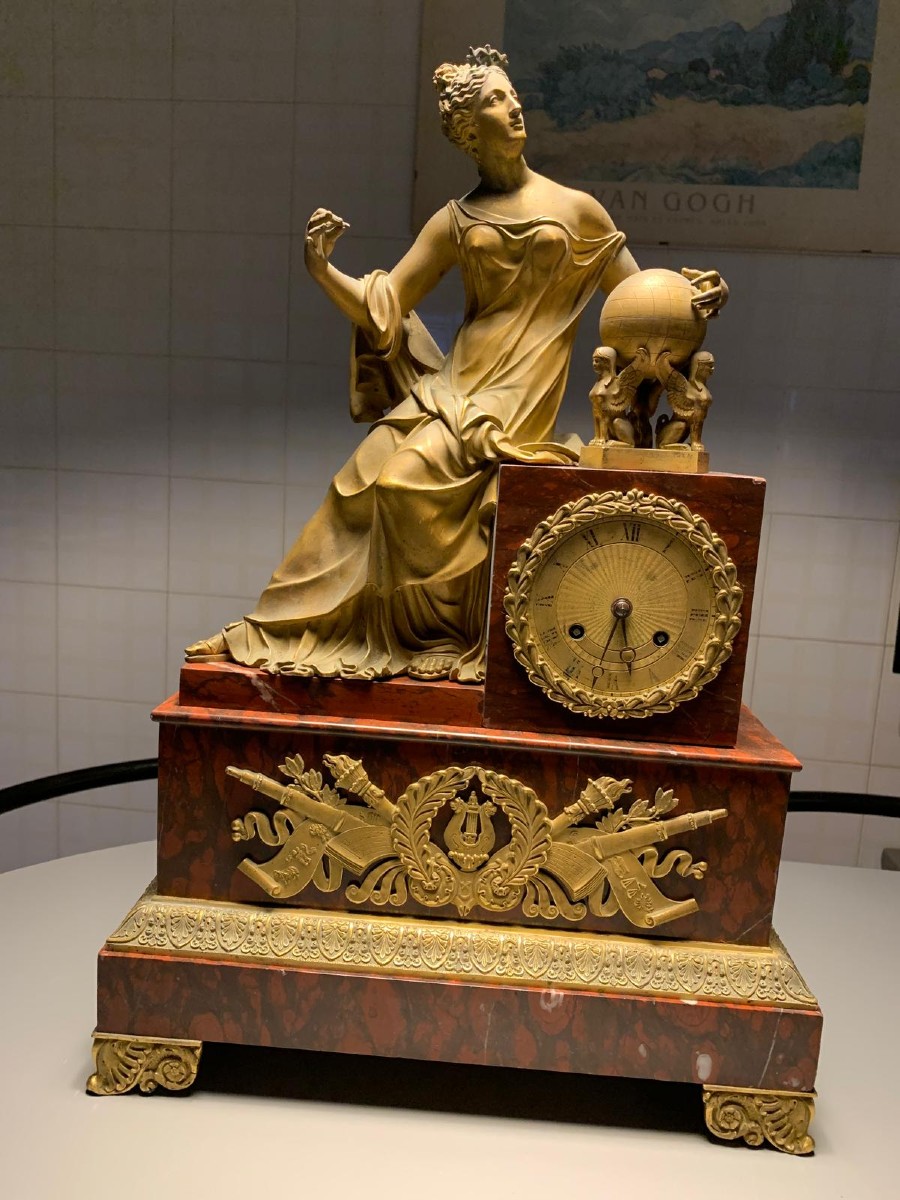 Pendolo in marmo griotte e bronzo dorato, "Allegoria dell'astronomia"-photo-3