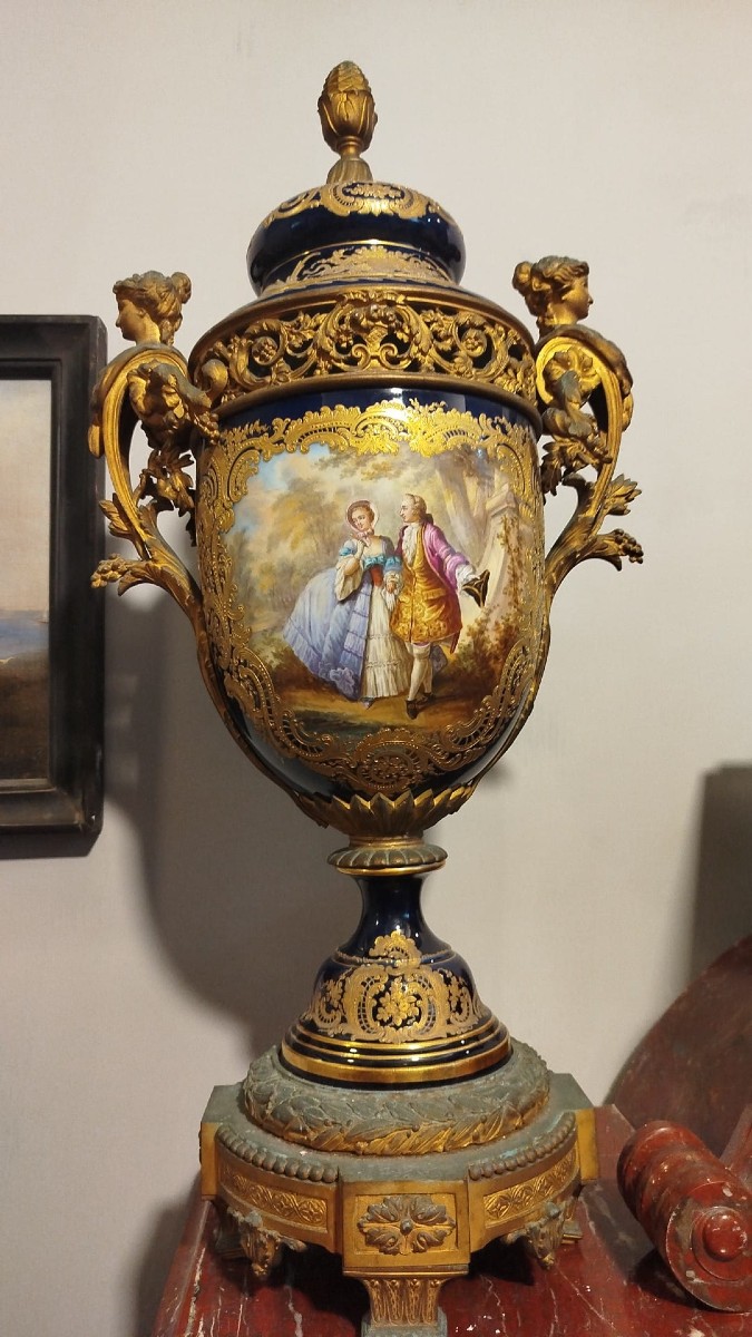 Vasi in porcellana di Sèvres con montature in bronzo dorato