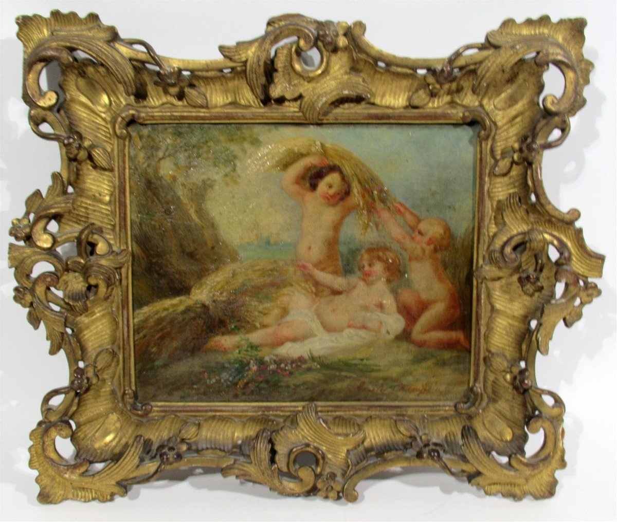 Amélie CHAMPIN Tre putti mietitori Olio su tela, cornice in legno traforato,dorato, con foglie 