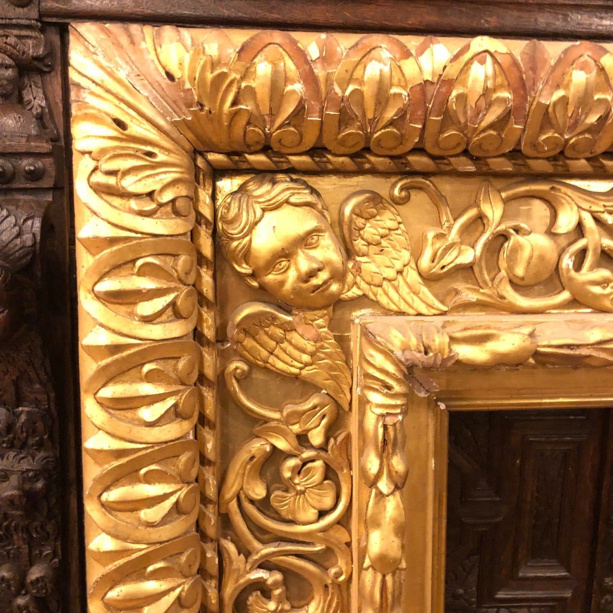 CORNICE in legno intagliato e dorato con decorazione a pennacchi di teste di cherubini, XIX sec-photo-2