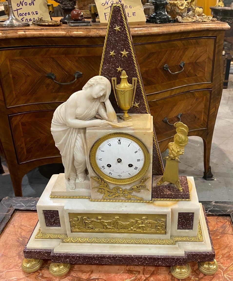 Orologio in marmo e porfido decorato con una vestale in marmo. inizio del XIX secolo-photo-4