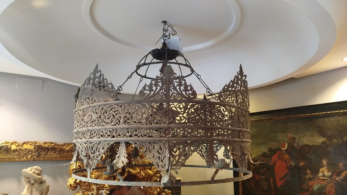 Lampadario antico in ferro battuto