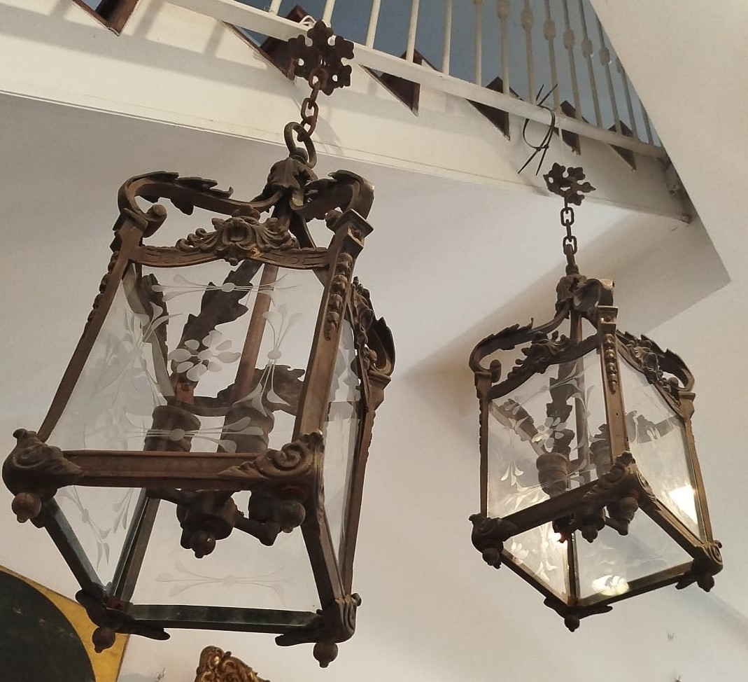 Coppia di lanterne in ghisa con decorazione di musi di leone, XIX secolo-photo-2