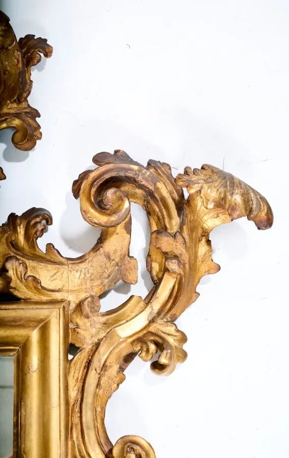 Italia, fine XVII – inizio XVIII secolo. Specchio in legno dorato e scolpito-photo-1
