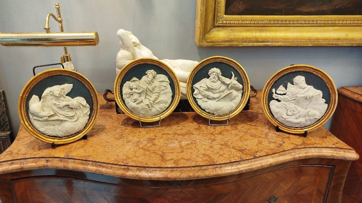 Quattro Evangelisti in scagliola, XVIII secolo – Diametro 26 cm