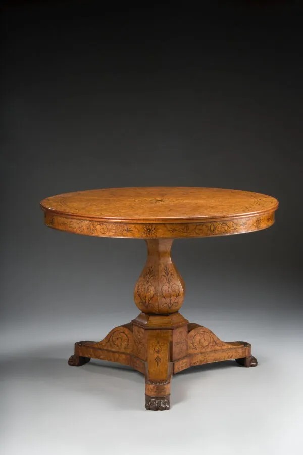 Guéridon circolare in marqueterie, Epoca Carlo X – H 75 cm; Ø 97 cm