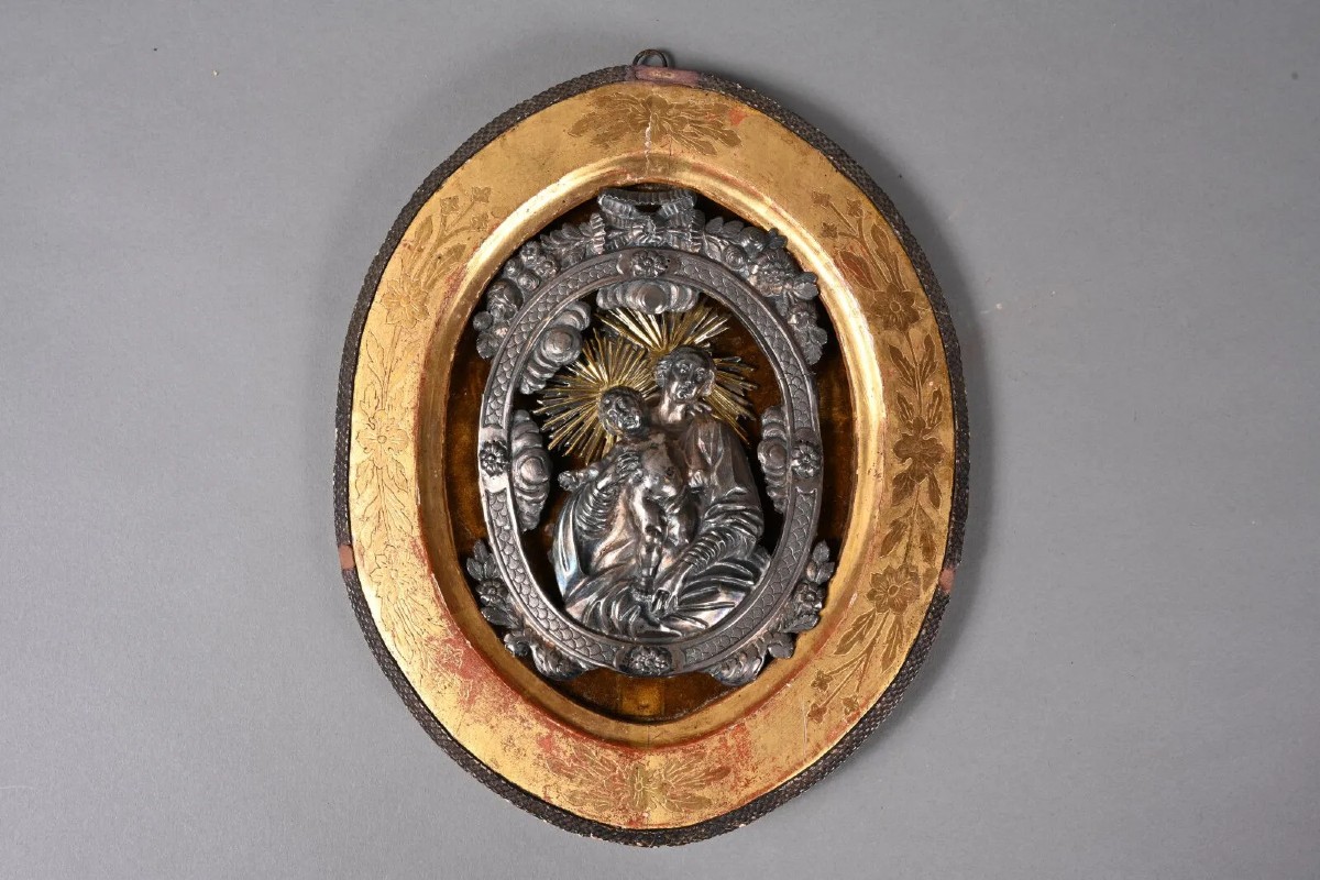 Vergine col Bambino in argento sbalzato e cesellato – XVIII secolo