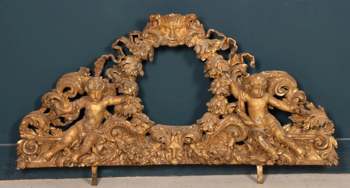Frontone di specchiera in legno scolpito e dorato – Epoca Luigi XIV