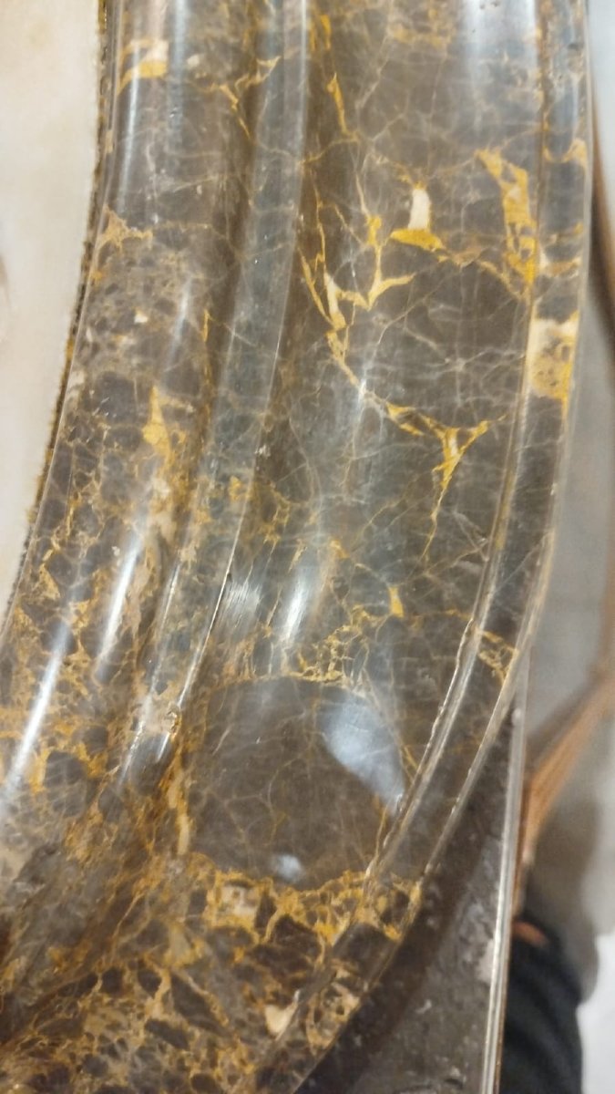 Bassorilievo raffigurante Satiro che seduce Venere, in cornice di marmo grigio di Grecia-photo-3