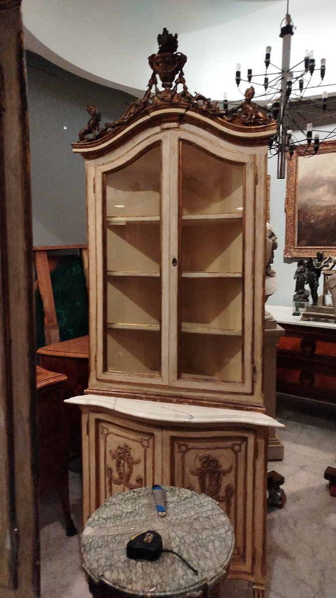 Coppia di angoliere laccate con piano in marmo – Stile Luigi XV-photo-2