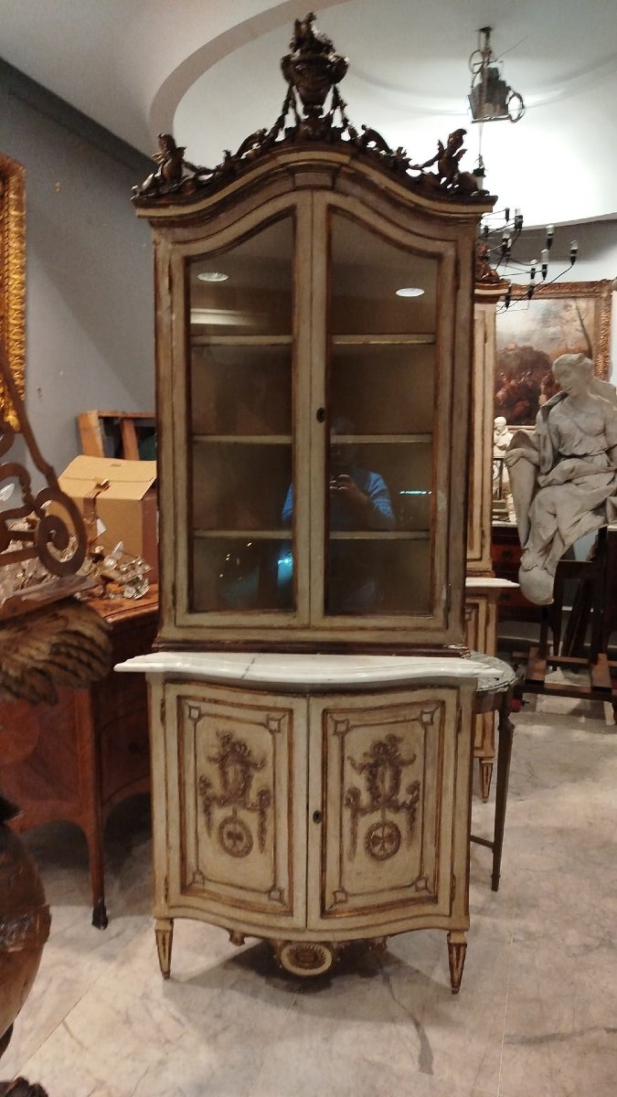 Coppia di angoliere laccate con piano in marmo – Stile Luigi XV-photo-3