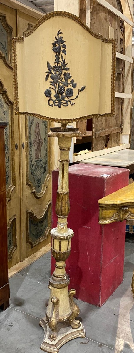 Piantana Laccata e Dorata – XVIII Secolo