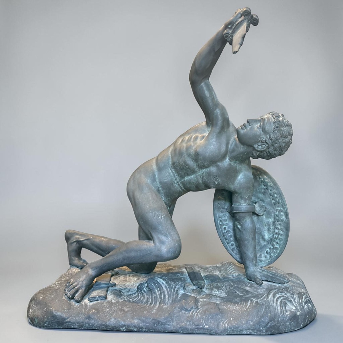 Scultura in bronzo Guerriero firmata Campagnola Napoli