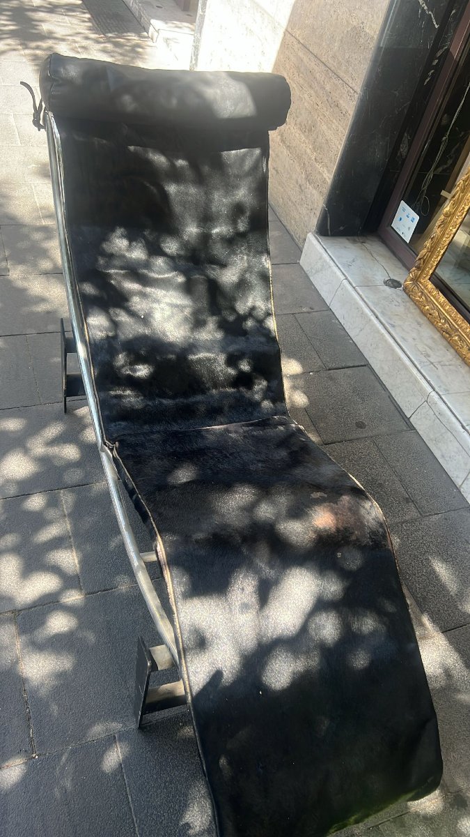 Chaise longue LC4 in stile Le Corbusier con rivestimento in cavallino