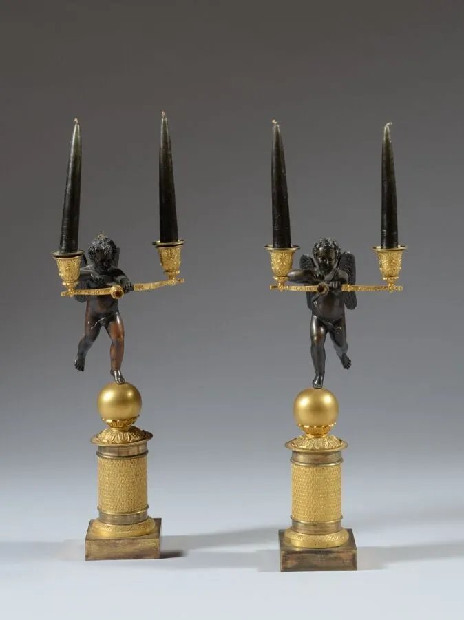 Coppia di candelabri in bronzo dorato, cesellato e patinato – Epoca Impero