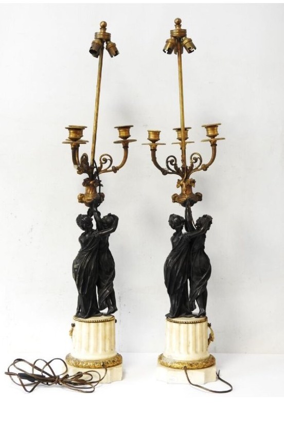 Coppia di lampade in stile Luigi XVI in bronzo dorato e marmo bianco – XIX secolo