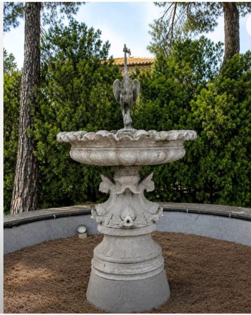 Grande fontana monumentale del XIX secolo in pietra e bronzo