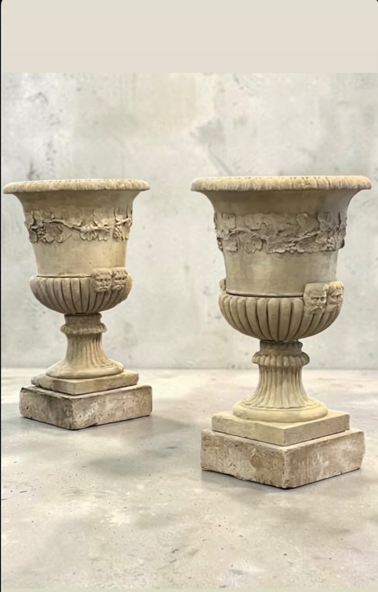 Coppia di grandi vasi monumentali in marmo scolpito – H 150 cm